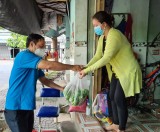 LĐLĐ tỉnh An Giang tặng thực phẩm thiết yếu cho công nhân Bình Dương