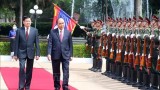 老挝人民革命党中央委员会总书记、国家主席以最高礼遇欢迎越南国家主席阮春福一行到访