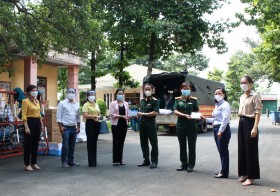Tăng cường chăm lo cho tuyến đầu chống dịch