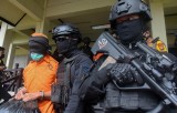 Indonesia crackdowns on bombing plot