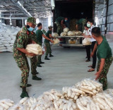 Khẩn trương phân chia gạo, lương lực cho 11 phường “khóa chặt, đông cứng” phòng, chống dịch