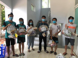 Nhiều phần quà tặng sinh viên Lào và người dân TP.Thủ Dầu Một