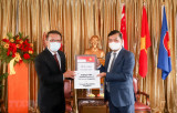 Quỹ Temasek tặng Việt Nam máy trợ thở và thiết bị bảo hộ chống dịch