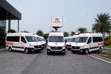Trao tặng 10 xe cứu thương cỡ lớn cho các bệnh viện tuyến đầu