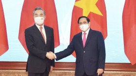 范明正总理会见中国国务委员兼外交部长王毅