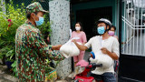 Bộ Tài chính tặng 4.000 túi quà cho các hoàn cảnh khó khăn ở Bình Dương