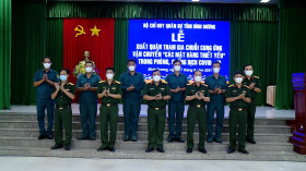 Tăng cường 100 cán bộ, chiến sĩ tham gia vận chuyển các mặt hàng thiết yếu phục vụ người dân