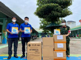 Thành đoàn Thuận An: Phối hợp trao tặng “Túi thuốc trao tay - đánh bay Covid”