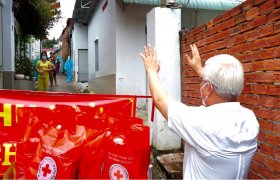 越共中央委员、省委书记、省国会代表团团长阮文利：各流动医疗站和诊所要做好F0管理和治疗工作