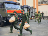 Lữ đoàn Tác chiến điện tử 98, Bộ Tổng tham mưu trao tặng hàng hóa cho phường Phú Tân