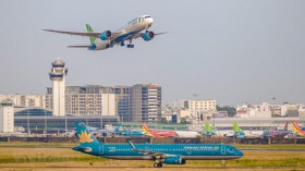 各家航空公司的国内航班从10月1日起恢复运营