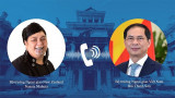越南外交部长裴青山与新西兰外交部长纳纳娅•马胡塔通电话