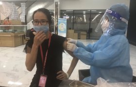 Công nhân lao động phấn khởi trở lại làm việc