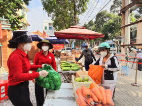 Hỗ trợ người dân khó khăn đi chợ “0 đồng”