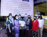 Vietnamese community in Laos assists disadvantaged families due to COVID-19