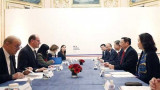 越南政府总理范明正与法国总理让·卡斯特克斯举行会谈