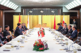Thủ tướng Phạm Minh Chính gặp cựu Thủ tướng Nhật Bản Suga Yoshihide và Chủ tịch Liên minh Nghị sĩ hữu nghị Nhật - Việt Nikai Toshihiro