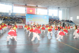 建设和发展与地方发展相称，为人民服务的文化（一）