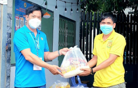 Tiếp sức cho công nhân lao động