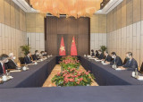 Vietnam, China seek to bolster bilateral ties