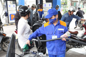Tiếp tục giảm sâu, giá xăng RON95-III xuống còn 22.800 đồng mỗi lít