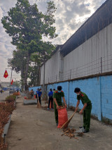 Ra quân dọn dẹp vệ sinh, xóa quảng cáo, rao vặt tại phường An Phú, TP.Thuận An
