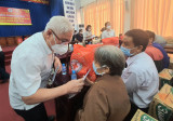 Đoàn lãnh đạo tỉnh thăm, làm việc tại TP.Thuận An và tặng quà tết các đối tượng