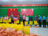 “Xuân đoàn kết - Tết yêu thương” đến với phụ nữ nghèo tỉnh Bình Phước