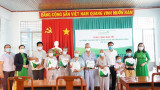 Vietcombank Bình Dương trao quà tết cho người trẻ em mồ côi, người già neo đơn