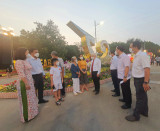 Bí thư Tỉnh ủy Nguyễn Văn Lợi thăm hỏi người dân tại Đường hoa Bình Dương xuân Nhâm Dần 2022