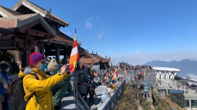 年初全国各大景点人潮涌动——2022年越南旅游业的乐观信号