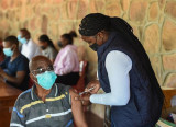 WHO: Các nước nghèo sẽ được tiếp cận vaccine để phục hồi kinh tế