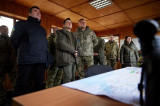 Tổng thống Ukraine và quan sát viên NATO thị sát tập trận ở miền Tây