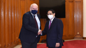 范明正总理会见欧洲委员会执行副主席弗兰斯·蒂默曼斯