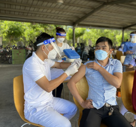Bình Dương đã tiêm hơn 5,5 triệu liều vắc xin ngừa Covid-19 cho người dân