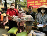 Hội Chữ thập đỏ TP.Thủ Dầu Một thăm tặng quà hộ nghèo, khó khăn tỉnh Tây Ninh
