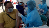 Đẩy nhanh tiêm mũi 3 vắc xin ngừa Covid-19 cho công nhân lao động