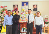 Lãnh đạo tỉnh chúc mừng bổn mạng Thánh Giuse của Giám mục Giuse Nguyễn Tấn Tước