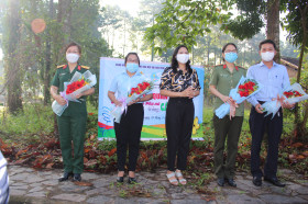 Trồng cây xanh tại Khu di tích Lịch sử - Văn hóa Nhà tù Phú Lợi
