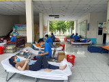 130 young workers participate in voluntary blood donation in Ben Cat town