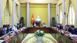 越南国家主席阮春福与法治国家提案编辑组举行工作座谈会