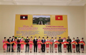 Lao newspaper spotlights Laos – Vietnam special solidarity