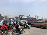 Kẹt xe kéo dài nhiều giờ tại nút giao thông ngã 6 An Phú