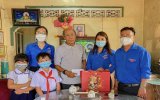 Xã đoàn Hiếu Liêm (huyện Bắc Tân Uyên): Phối hợp thăm, tặng quà cho gia đình chính sách