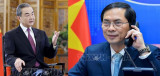 Vietnamese, Chinese FMs hold telephone talks