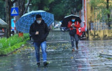 Không khí lạnh tăng cường gây mưa dông khu vực Bắc Bộ và Trung Bộ