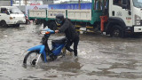 Nhiều tuyến đường ở TP.Thuận An ngập nặng sau cơn mưa