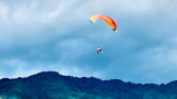 安沛省举行“在梯田放水季节”滑翔伞飞行活动