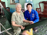 Huyện đoàn Bắc Tân Uyên tổ chức thăm, tặng quà Mẹ Việt Nam anh hùng