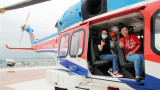 首批游客乘坐直升机俯瞰胡志明市
